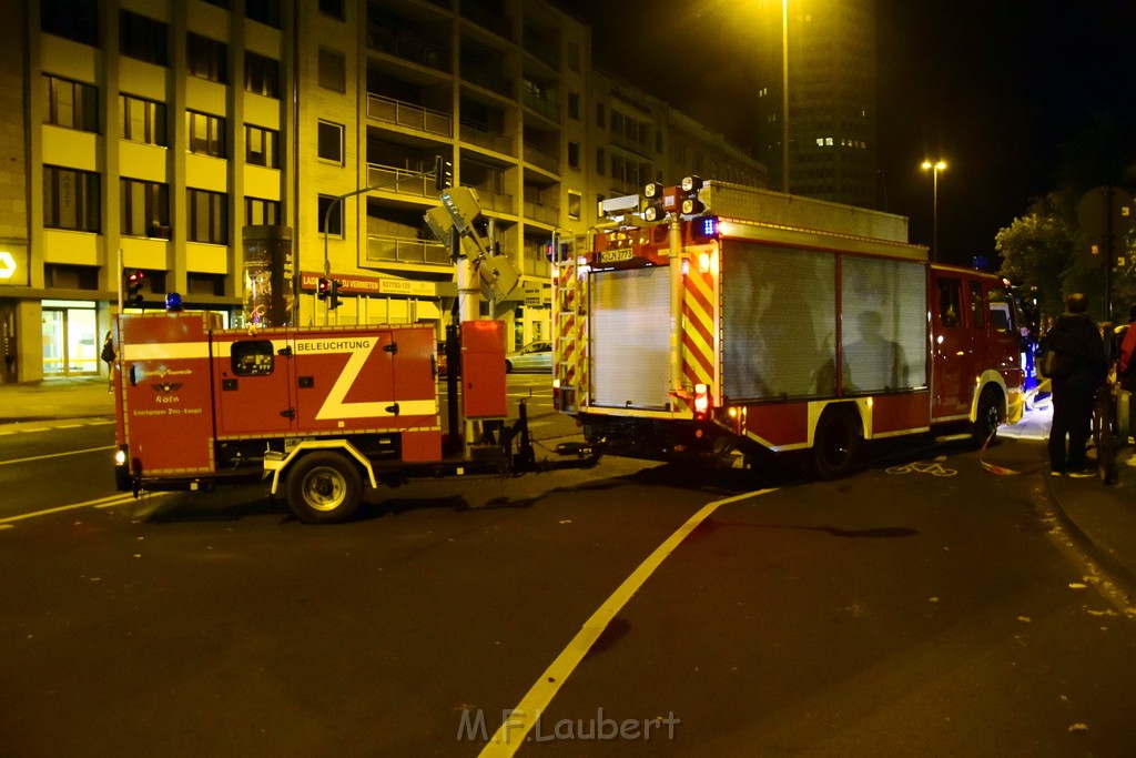 Einsatz BF Messerstecherei Koeln Neustadt Nord Eberplatz Platzmitte P030.JPG - Miklos Laubert